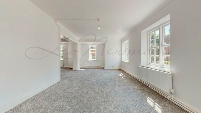 4 Bedroom Flat To Rent In Hampstead Way, London, NW11