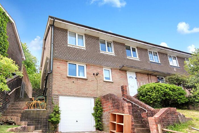 4 Bedroom Semi-Detached House To Rent In Hillbank Close, Portslade, Brighton, BN41