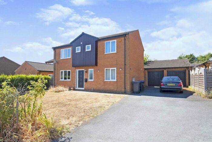 4 Bedroom Detached House To Rent In Strawberry Hill, Northampton, NN3
