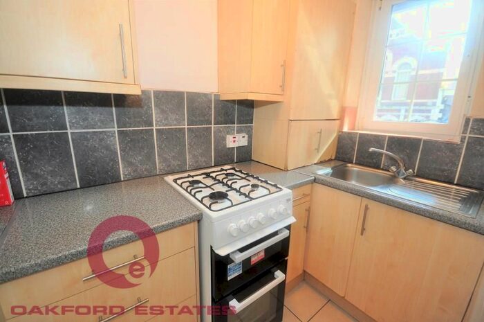 3 Bedroom Flat To Rent In Law Street, London Bridge, SE1
