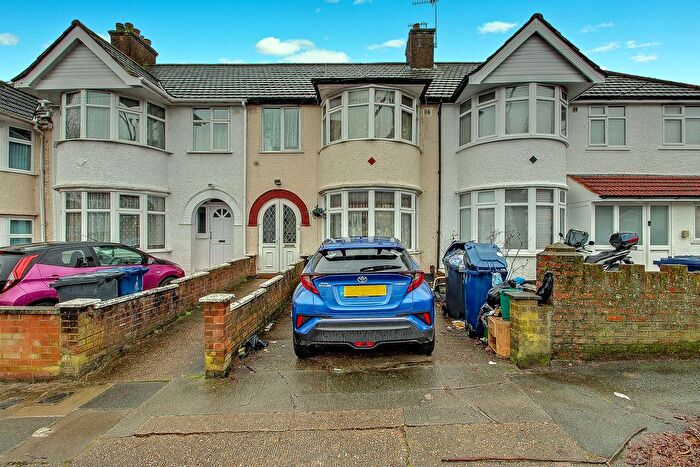 3 Bedroom Terraced House For Sale In Eastcote Avenue, Greenford, UB6