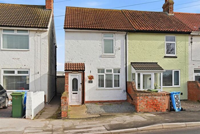 2 Bedroom End Of Terrace House For Sale In Queen Street, Withernsea, HU19