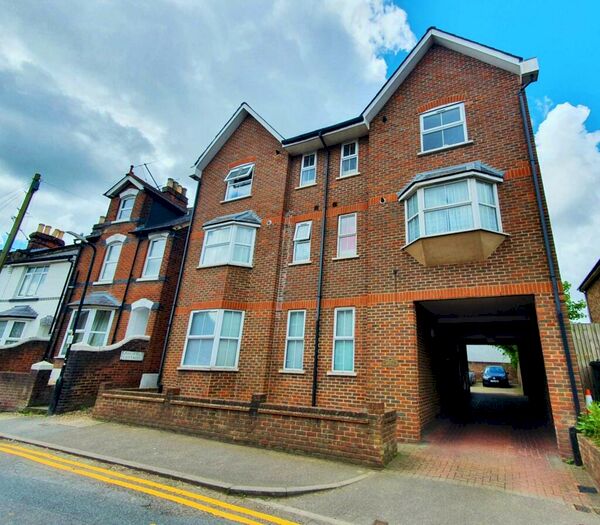 2 Bedroom Flat To Rent In Gordon Road, Canterbury, CT1