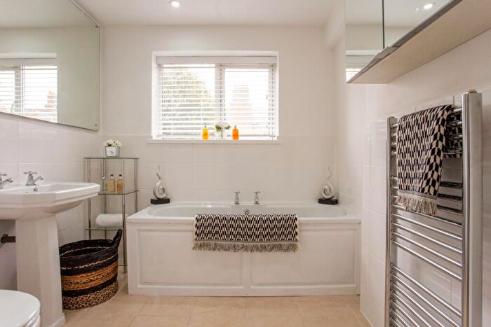 1 Bedroom Flat To Rent In Grove Road Windsor, SL4