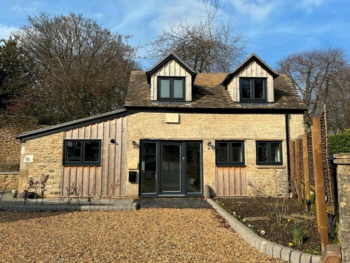 1 Bedroom Detached House To Rent In Market Place, SN14