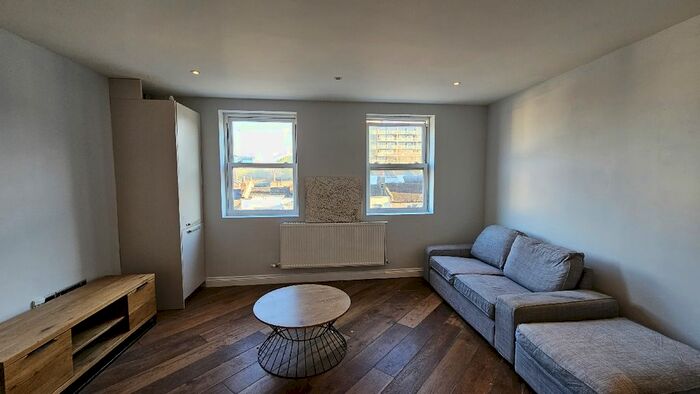 2 Bedroom Flat To Rent In Bethnal Green Road, London, Bethnal Green, E2