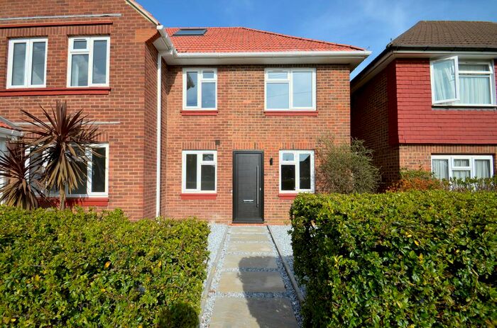 1 Bedroom Flat To Rent In Charles Road, Staines-Upon-Thames, TW18