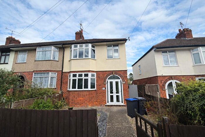 3 Bedroom Semi Detached House For Sale In Greenfield Road, Spinney Hill, Northampton, NN3