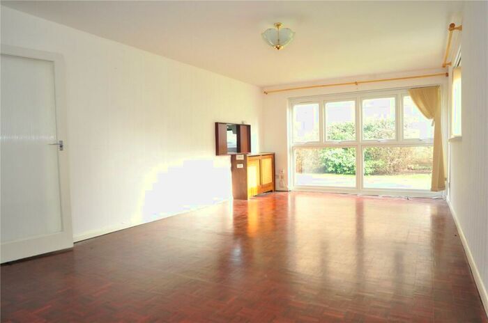 2 Bedroom Apartment To Rent In Foxgrove, London, N14