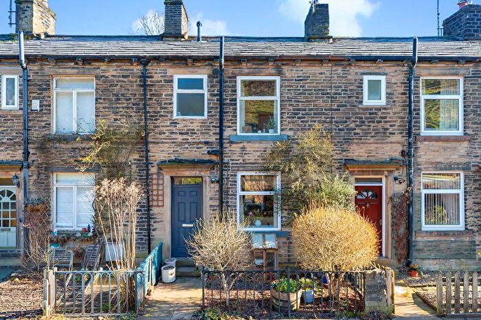 2 Bedroom Cottage For Sale In Goit Side, Luddendenfoot, HX2