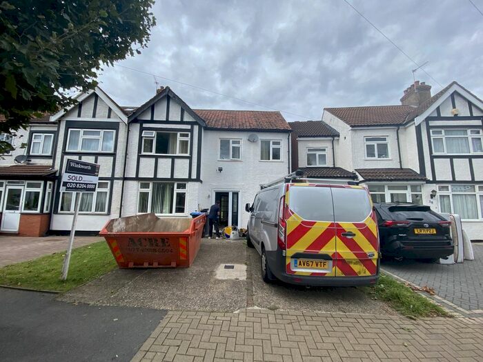 4 Bedroom Terraced House To Rent In Lewgars Avenue, Church Lane, NW9