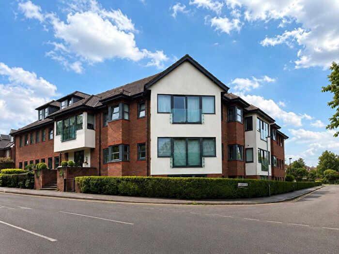 2 Bedroom Flat For Sale In Finchampstead Road, Wokingham, Berkshire, RG40