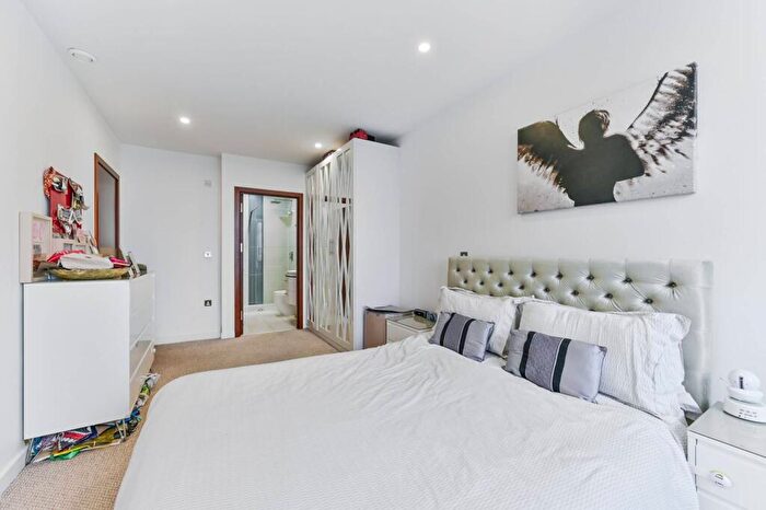 2 Bedroom Flat For Sale In Newgate Tower, Croydon, CR0