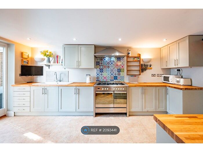 4 Bedroom Semi-Detached House To Rent In Candlers Lane, Harleston, IP20