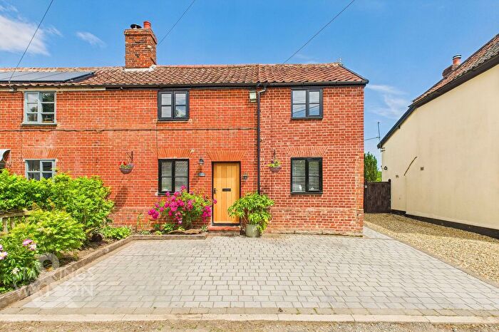 3 Bedroom Semi-Detached House For Sale In The Street, Tibenham, Norwich, NR16