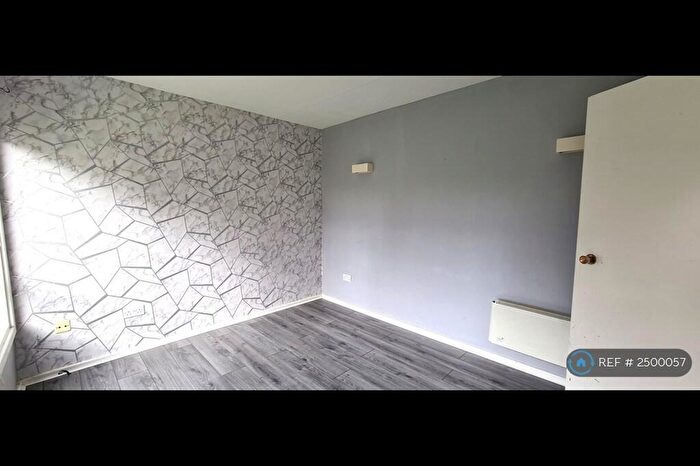 2 Bedroom Flat To Rent In Banner Road, Glasgow, G13