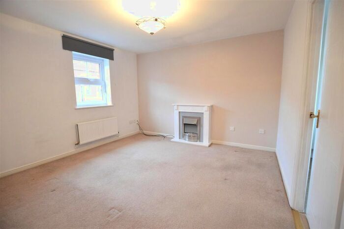 2 Bedroom Detached House To Rent In Waggoner Close, Swindon, SN25