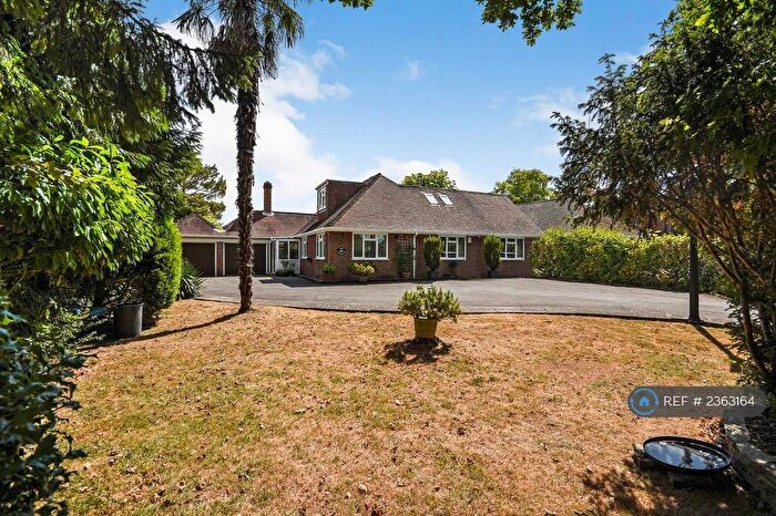 4 Bedroom Bungalow To Rent In Halls Road, Reading, RG30