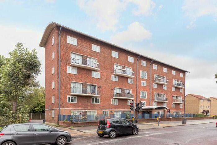 2 Bedroom Flat To Rent In Lower Road, London, SE16