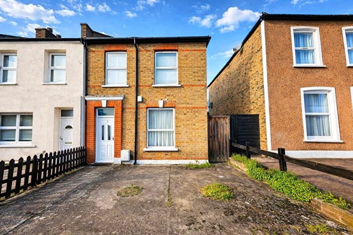 3 Bedroom End Terrace House For Sale In Glenfarg Road, London, SE6