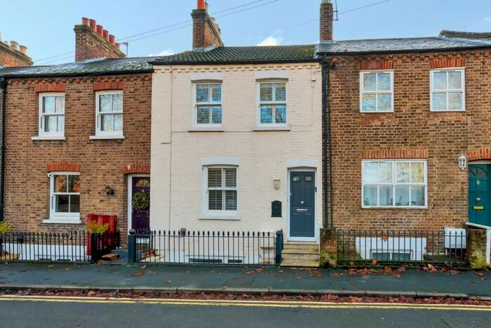 3 Bedroom Terraced House To Rent In Dagmar Road, Windsor, SL4