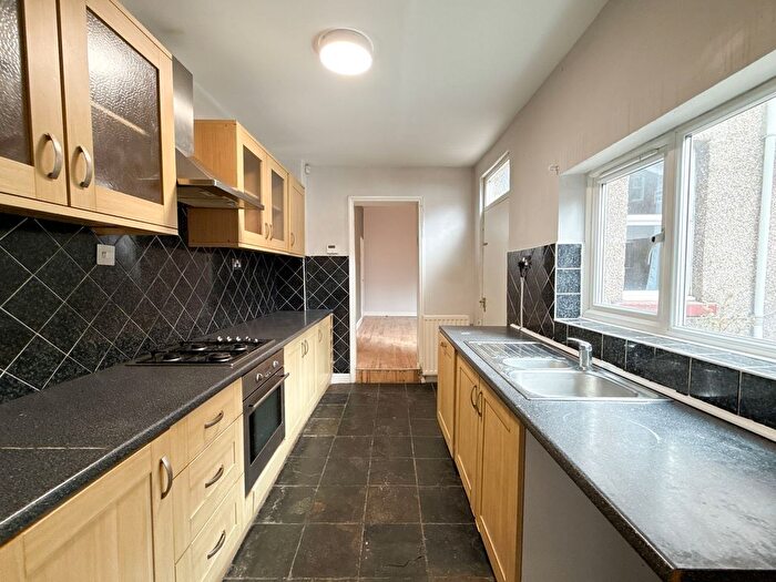 2 Bedroom Flat For Sale In Rayleigh Grove, Gateshead, NE8