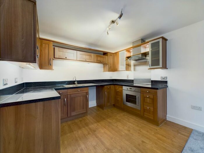 2 Bedroom Flat To Rent In Henley Court, Montpellier, Gloucester, GL1