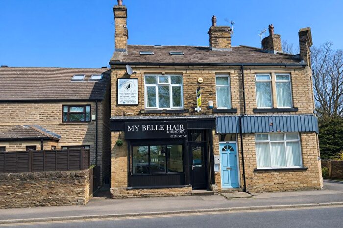 2 Bedroom Flat To Rent In New Line, Greengates, Bradford, BD10