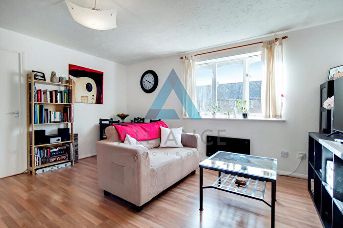 1 Bedroom Flat To Rent In Telegraph Place, London, E14