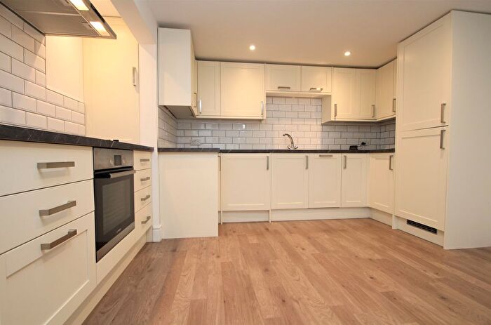 1 Bedroom Flat To Rent In Elm Close, Tolworth, Surbiton, KT5