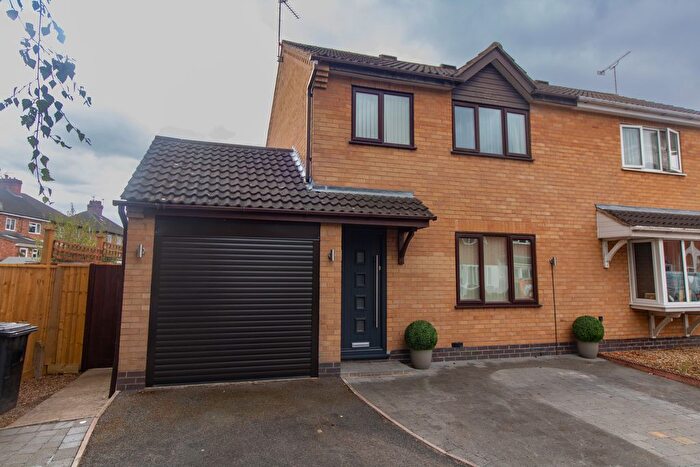 3 Bedroom Semi-Detached House To Rent In Riverside Drive, Leicester, LE2