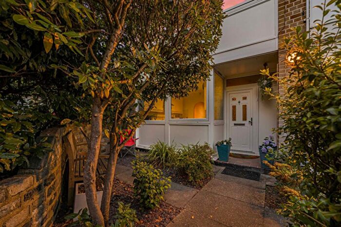 3 Bedroom Apartment For Sale In Tarnwood Park, Eltham, London, SE9
