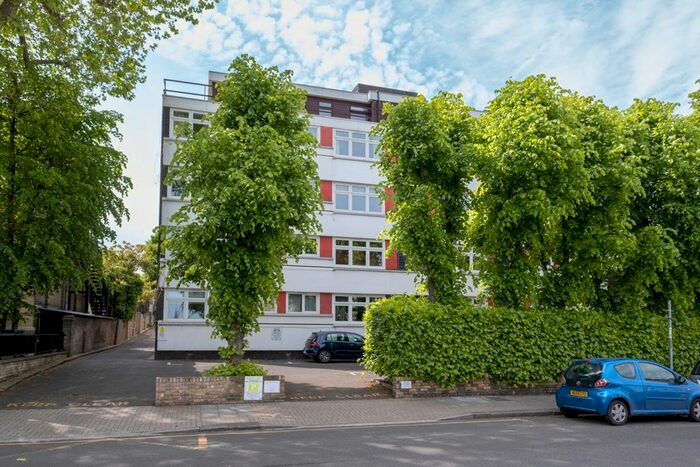 Studio To Rent In Carlton Drive, London, SW15