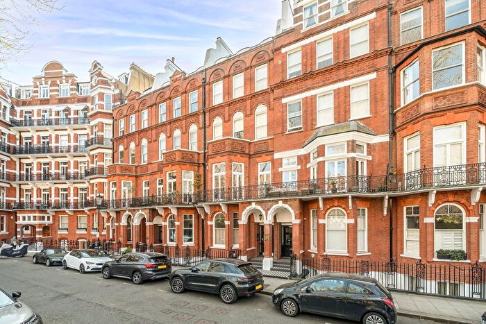 3 Bedroom Flat To Rent In Barkston Gardens, Earls Court, SW5
