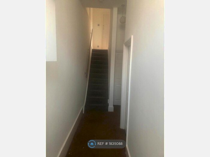 2 Bedroom Flat To Rent In Lillie Road, London, SW6