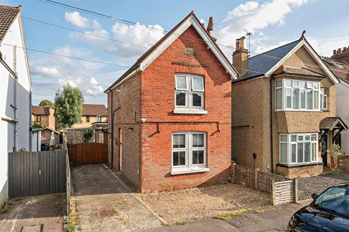 3 Bedroom Detached House For Sale In Lyme Regis Road, Banstead, SM7