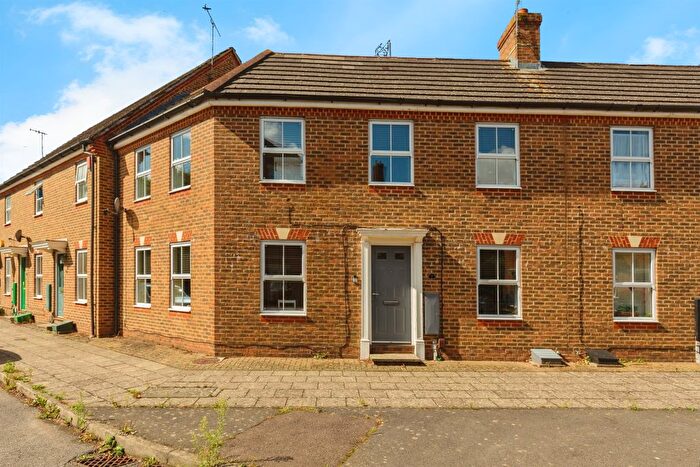 2 Bedroom Terraced House For Sale In Queensgate, Aylesbury, HP19