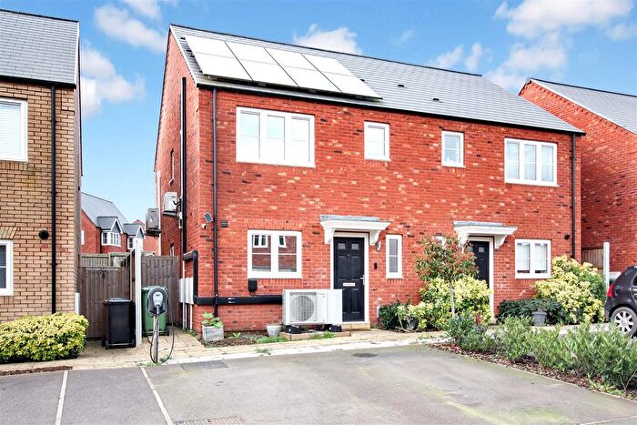 3 Bedroom Semi Detached House For Sale In Fotheringhay Road, Wellingborough, NN8