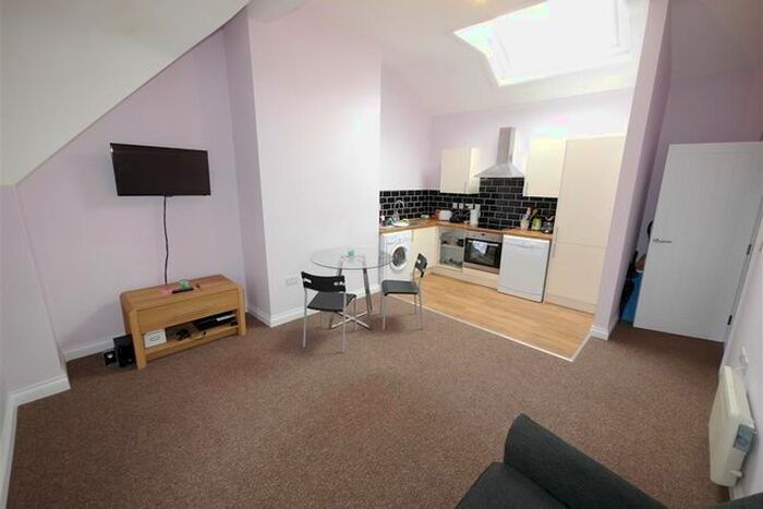 Studio To Rent In Moorland Road, Hyde Park, Leeds, LS6