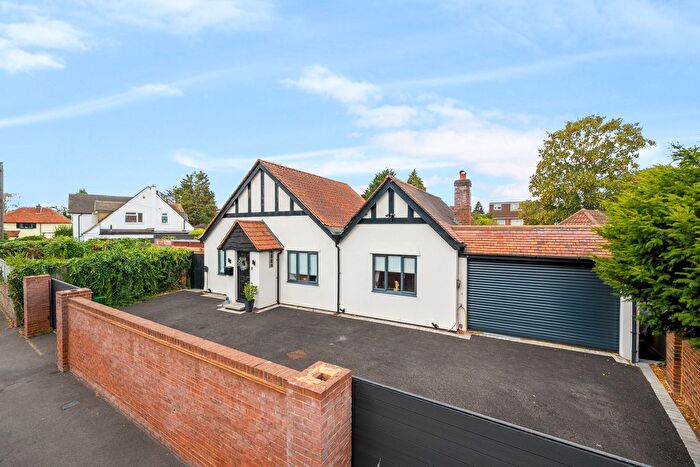 4 Bedroom Bungalow For Sale In Church Road, Byfleet, KT14