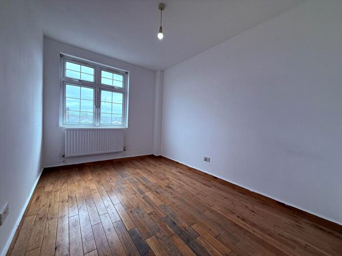1 Bedroom Flat To Rent In Stoke Newington Road, London, N16