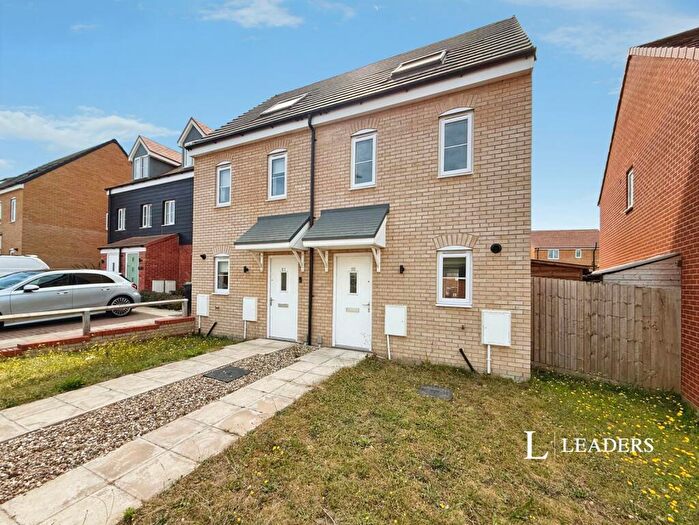 3 Bedroom Semi-Detached House For Sale In Lyncoln Drive, Oulton, Lowestoft, NR32