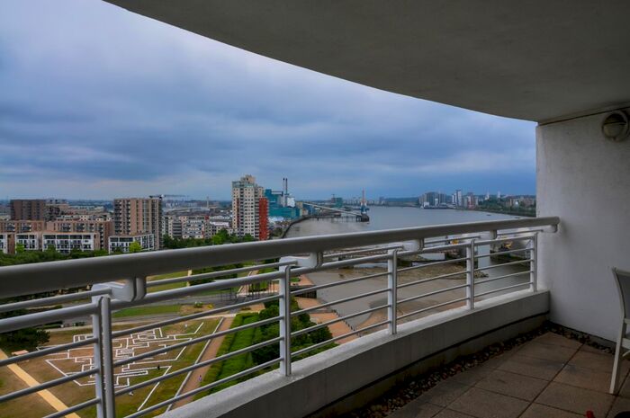 1 Bedroom Flat To Rent In Barrier Point Road, Royal Docks, London, E16