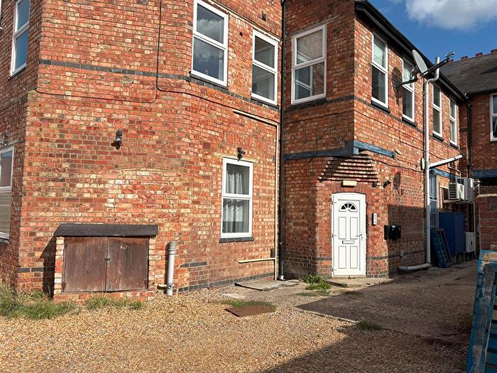 3 Bedroom Flat To Rent In High Street, Rushden, NN10