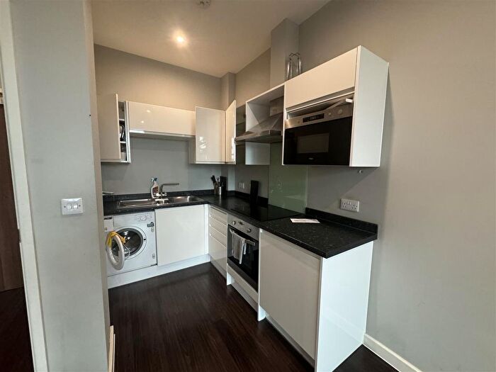 1 Bedroom Flat To Rent In Bath Road, Harlington, Hayes, UB3