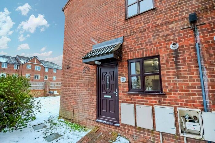 1 Bedroom Flat To Rent In Runnymede Road, Runnymede Court, SS17