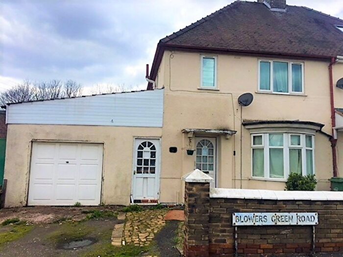 3 Bedroom Semi-Detached House To Rent In Blowers Green Road. Dudley, DY2