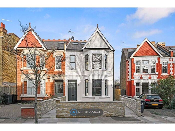 Studio To Rent In Chatsworth Gardens, London, W3