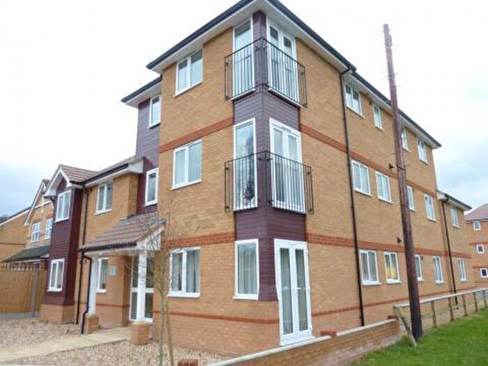2 Bedroom Flat To Rent In Honey Court, Meadow Road, Farnborough, GU14