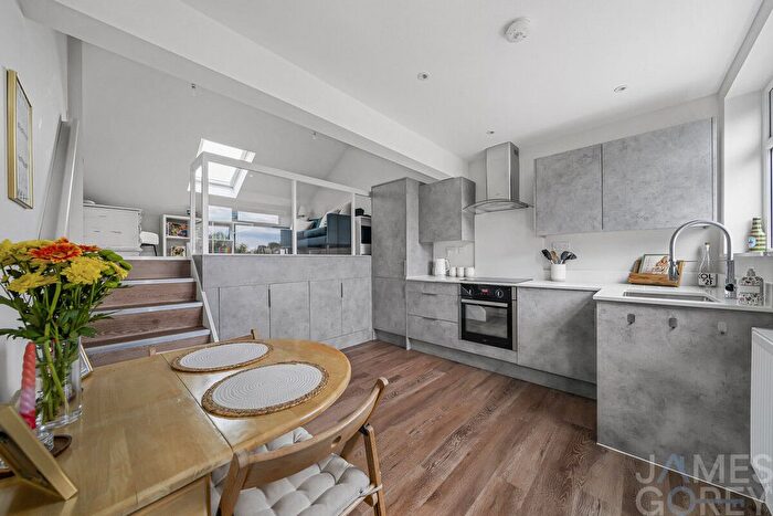1 Bedroom Flat For Sale In Miskin Road, Dartford, DA1